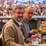 Bundeskanzler Friedrich Merz mit Markus Söder, Bärbel Bas und Lars Klingbeil beim Oktoberfest
