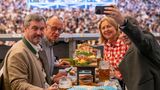 Bundeskanzler Friedrich Merz mit Markus Söder, Bärbel Bas und Lars Klingbeil beim Oktoberfest