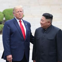 Donald Trump und der nordkoreanische Diktator Kim Jong Un im Jahr 2019