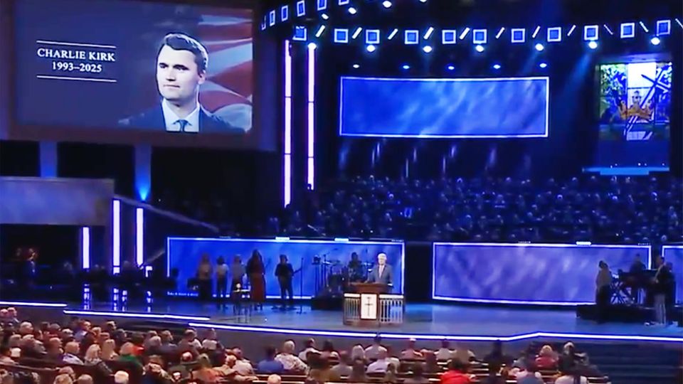 Und plötzlich spricht der tote Charlie Kirk: "Mir geht es gut" Und plötzlich spricht der tote Charlie Kirk: "Mir geht es gut"