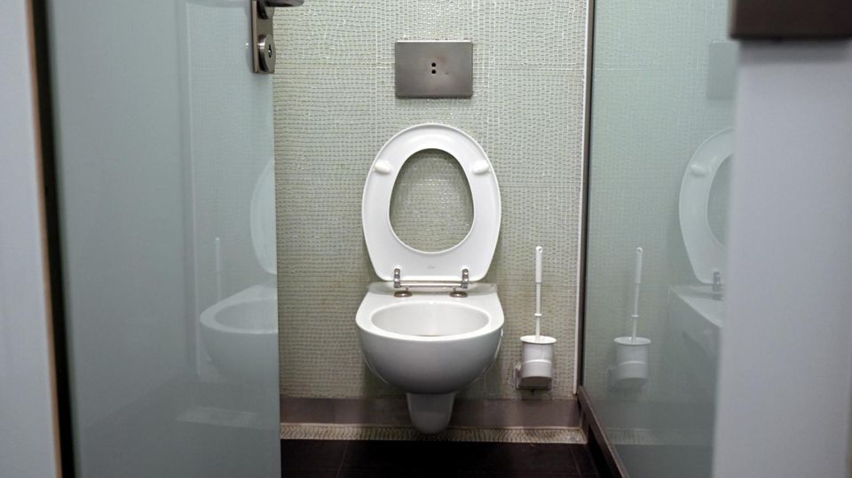 Eine Toilette.