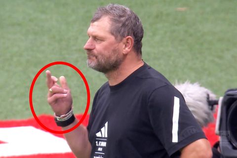 Eklat in Frankfurt: Baumgart zeigt Mittelfinger und fliegt vom Platz