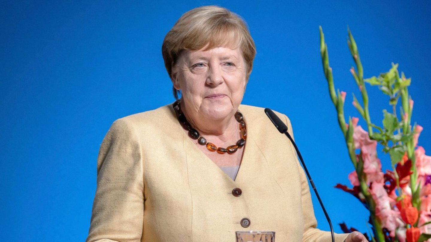 “Not my source of information”: Angela Merkel rejects social media