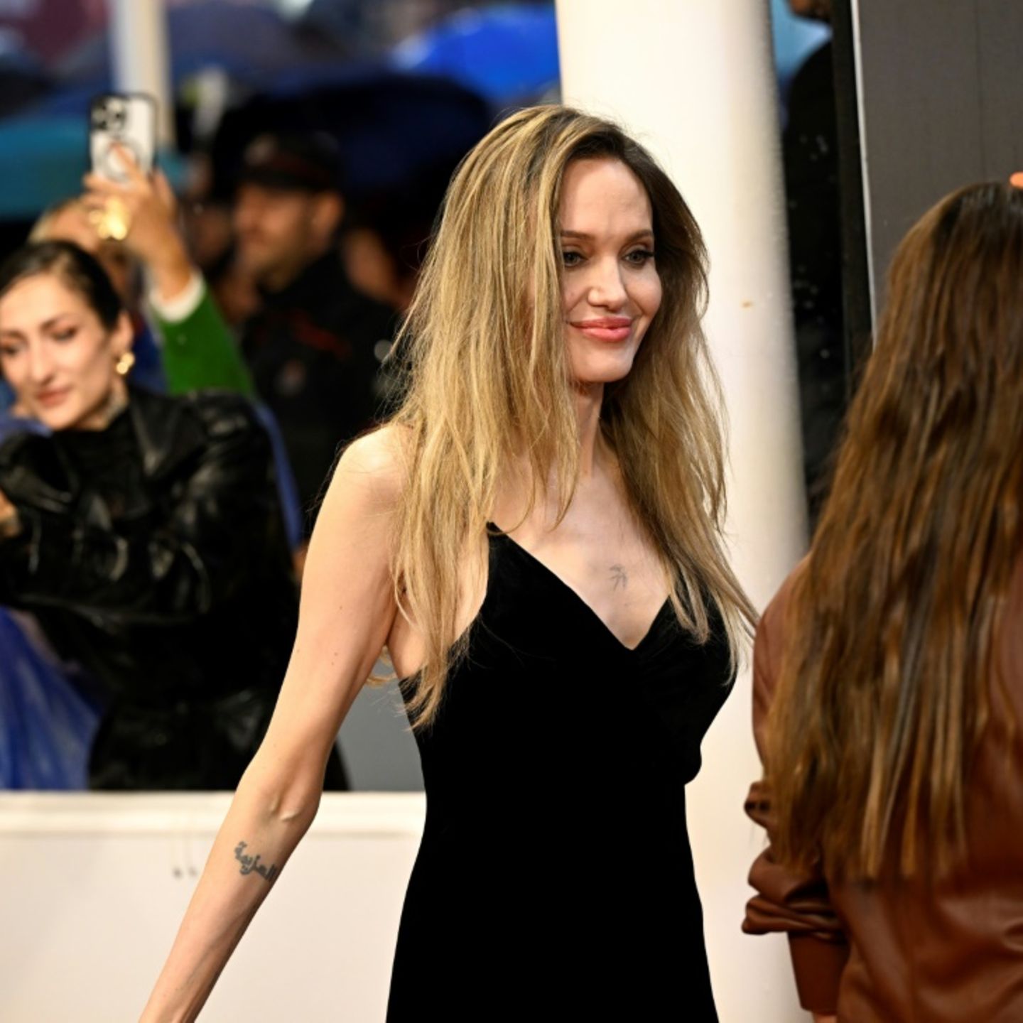 Anjela jinni Anjela jinni