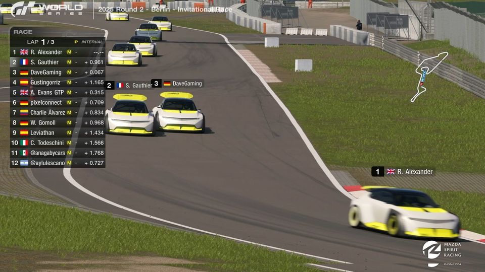 Opel Corsa Gran Turismo: virtuelle Rennautos treten gegeneinander an Opel Corsa Gran Turismo: virtuelle Rennautos treten gegeneinander an
