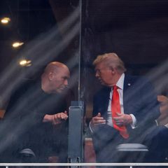 Bei der Gedenkfeier für Charlie Kirk saßen Dana White und Donald Trump Seite an Seite