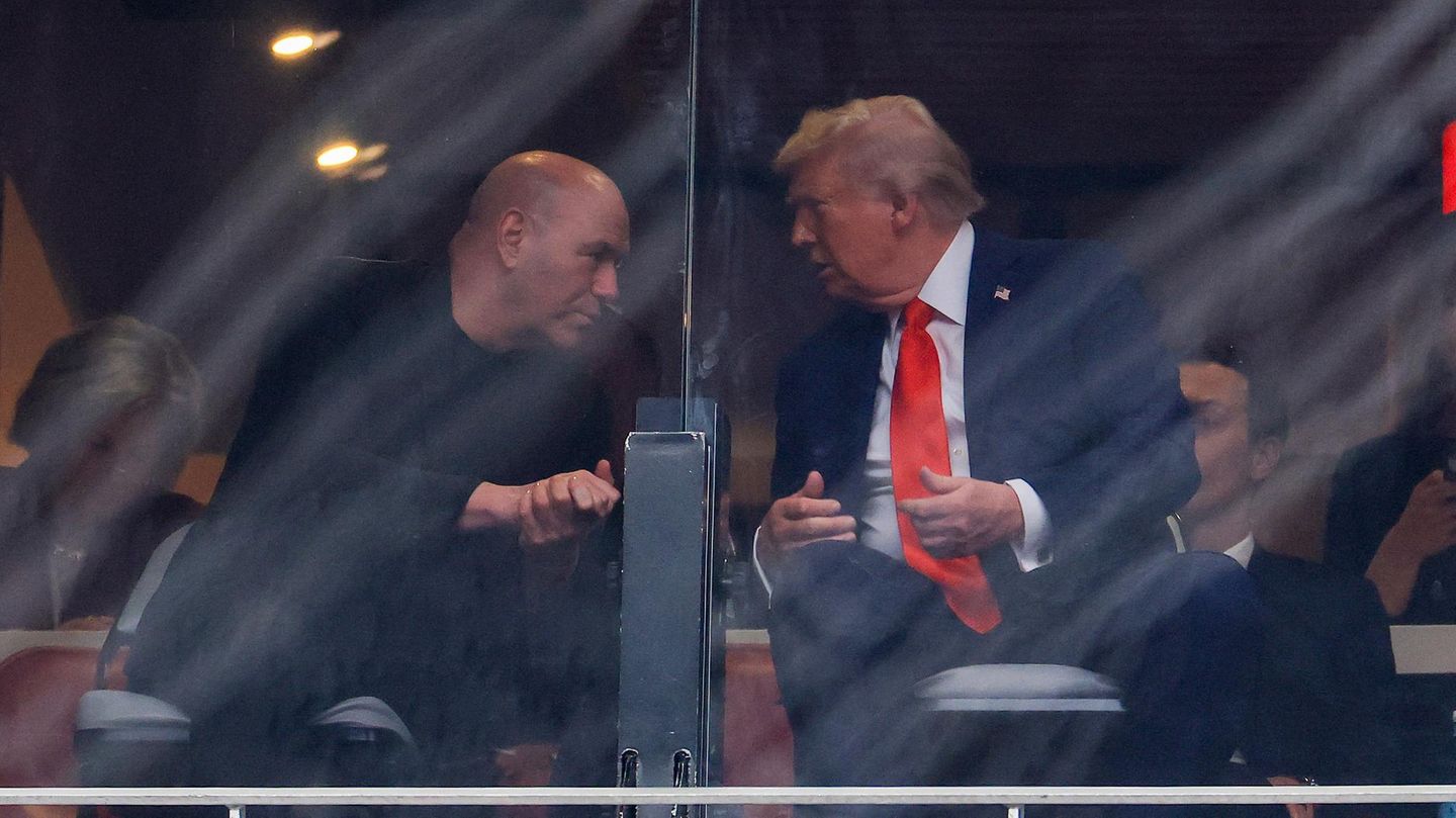 Bei der Gedenkfeier für Charlie Kirk saßen Dana White und Donald Trump Seite an Seite