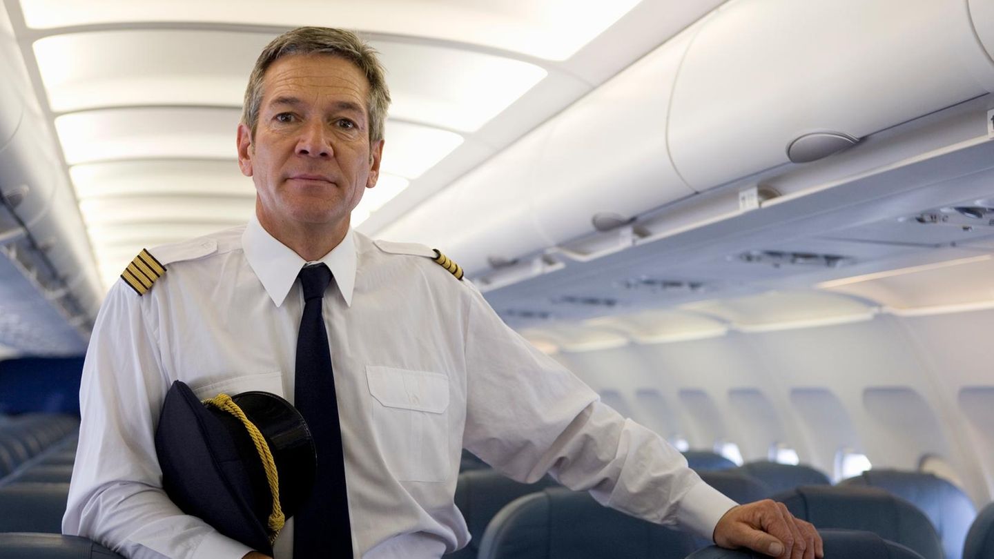 Piloten gehören zu den Berufsgruppen mit den höchsten Gehältern (Symbolbild)