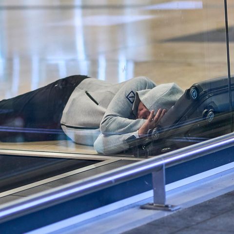 Nach einem breit angelegten Cyberangriff auf europäische Flughäfen bekommen Passagiere die Auswirkungen auch am Montag noch zu spüren