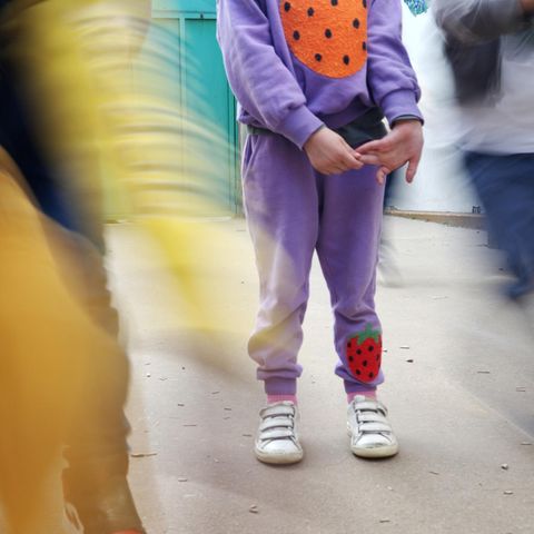 Von anderen dauerhaft ausgegrenzt zu werden, führt zu existentiellem Stress. Besonders für Kinder und Jugendliche kann Mobbing katastrophal sein     