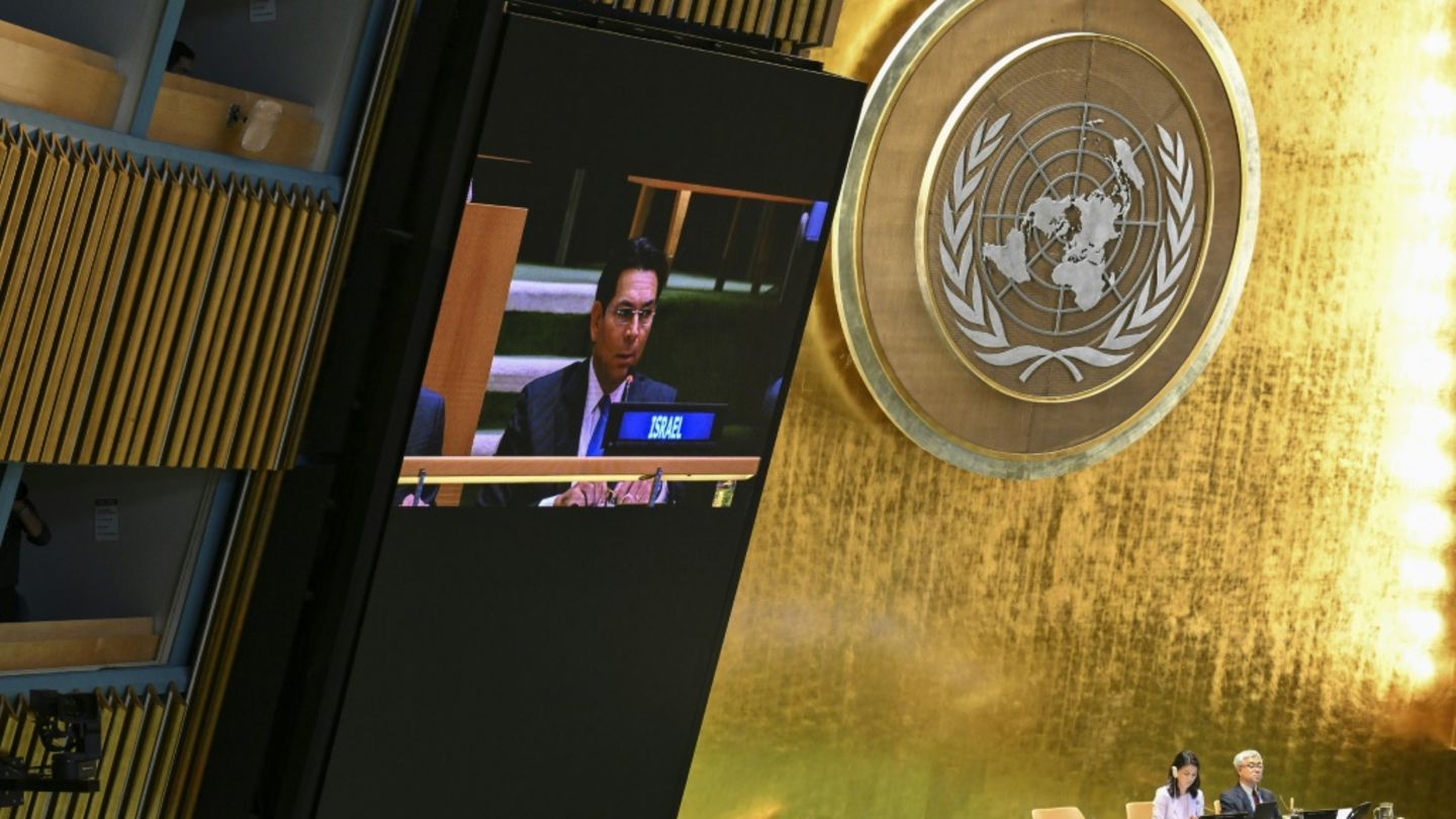 IsraelsBotschafter bei der UNO, Danny Danon, auf einem Bildschirm