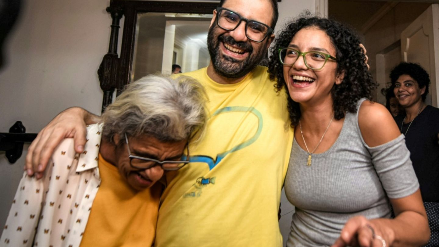 Abdel Fattah mit seiner Mutter und seiner Schwester