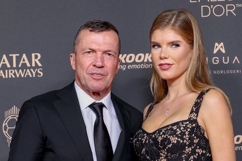 Lothar Matthäus mit Begleitung bei der Verleihung des Ballon d'Or in Paris.