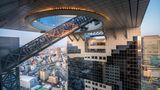 verglaste Rolltreppe zur Aussichtsplattform Umeda Sky Buildings