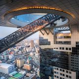 verglaste Rolltreppe zur Aussichtsplattform Umeda Sky Buildings