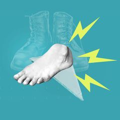Schmerzen am Fuß: Collage mit Fuß, Schuhen und Blitzen