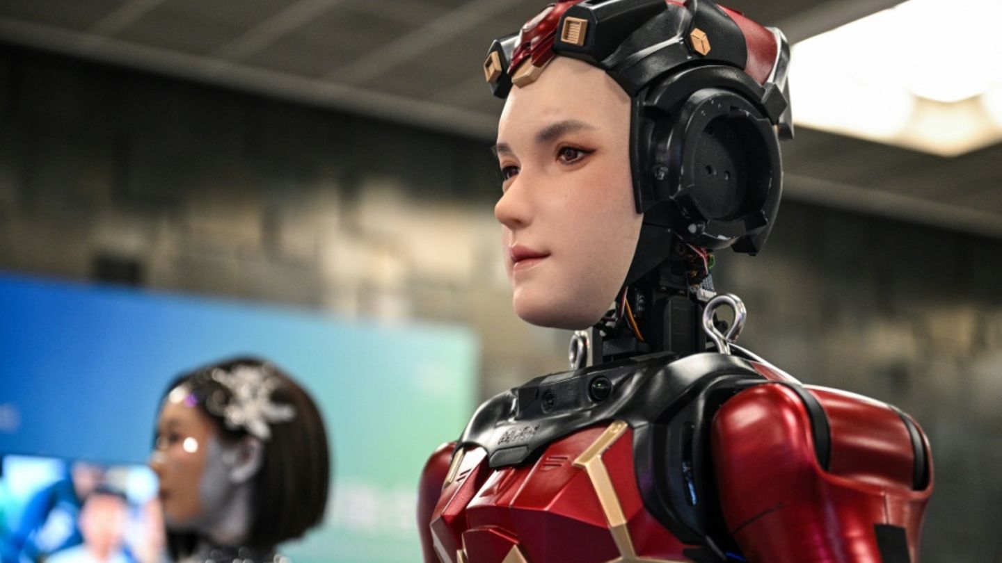 Humanoide Roboter bei der Welt-KI-Konferenz in Schanghai