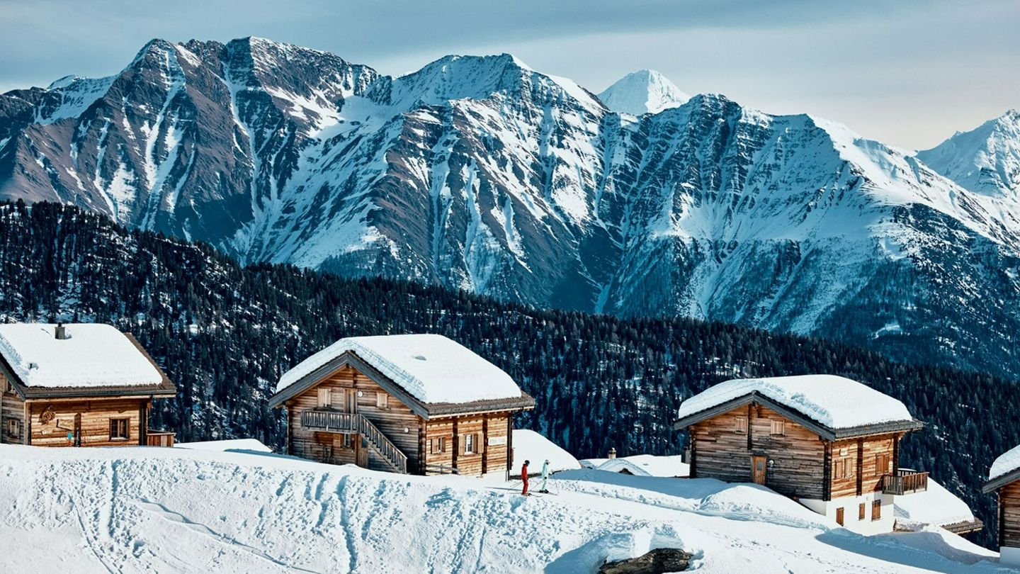 Die Belalp bietet Schneespaß für jedes Alter – mit einem Ausblick auf die Walliser Alpen, der jedes Winterherz höherschlagen lässt