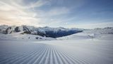 Magische Morgenstille, erste Spuren im Schnee und der Aletschgletscher im Blick – das ist der unvergessliche „First Track“-Moment