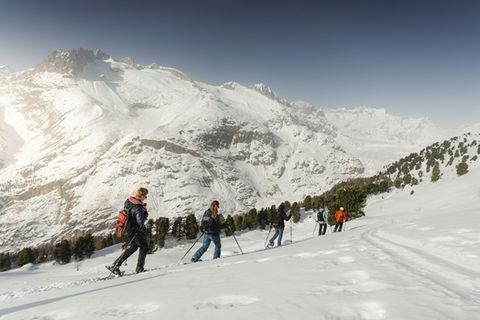 Auf den Schneeschuh-Trails präsentieren sich die Walliser Alpen von ihrer schönsten Seite