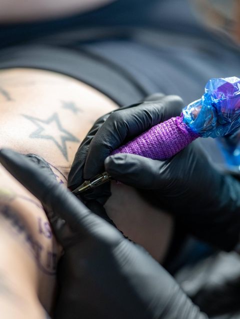 22-Jähriger stirbt nach Tattoo – Vorwurf der fahrlässigen Tötung