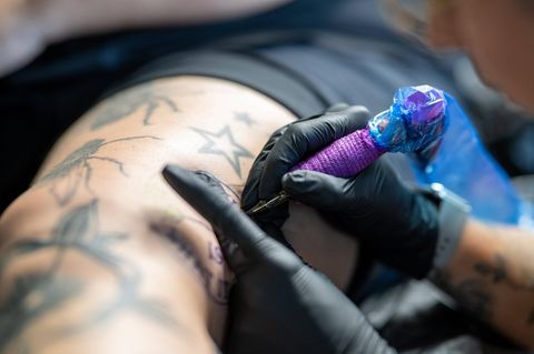 22-Jähriger stirbt nach Tattoo – Vorwurf der fahrlässigen Tötung