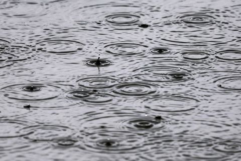 Mancherorts soll so viel Regen fallen wie sonst in einem Monat. (Archivbild) Foto: Karl-Josef Hildenbrand/dpa