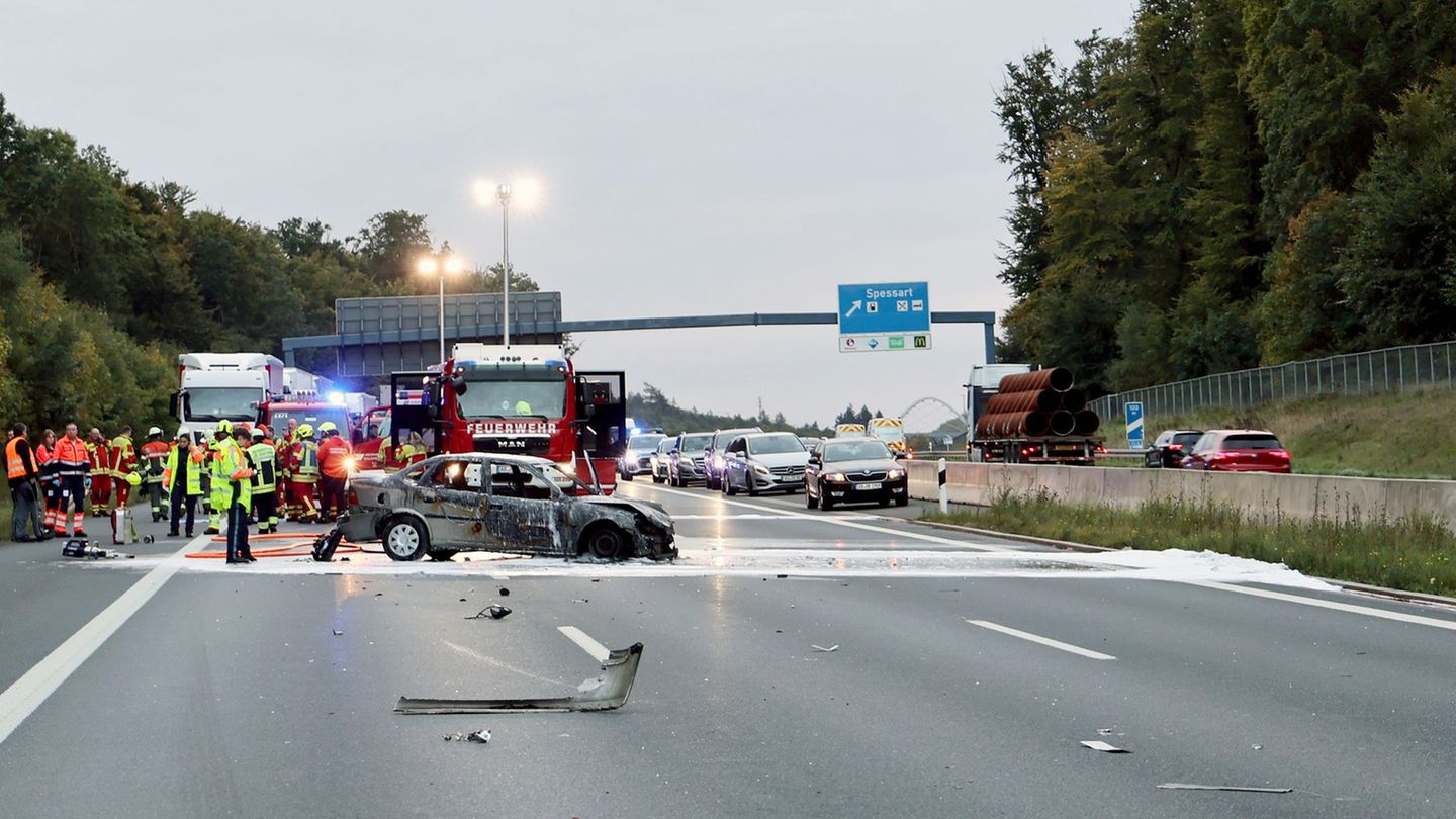 Die Autobahn 3 wurde nach dem Unfall in Richtung Frankfurt gesperrt. Foto: Ralf Hettler/dpa