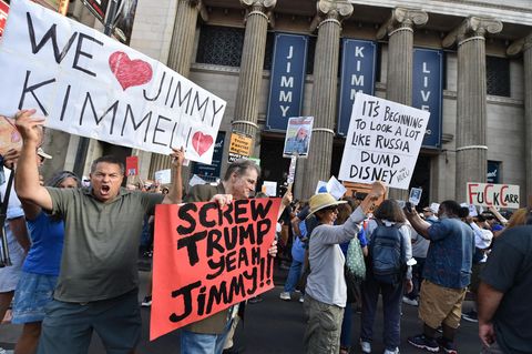 Donald Trump-Gegner in Hollywood protestieren     
