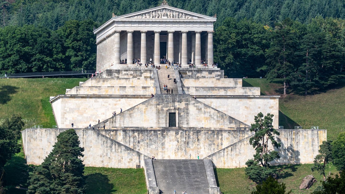 Franz Josef Strauß soll in die Ruhmeshalle Walhalla aufgenommen werden (Archivbild) Foto: Armin Weigel/dpa