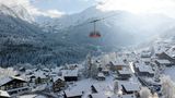 Das Dorf Champéry auf 1.050 Metern ü. M. verzaubert mit traditionellen Chalets, kleinen Geschäften, Bars und Restaurants