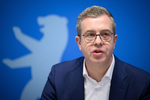 Finanzsenator Stefan Evers (CDU) kennt die Probleme bei der Personalsuche für die Berliner Verwaltung. (Archivfoto) Foto: Bernd