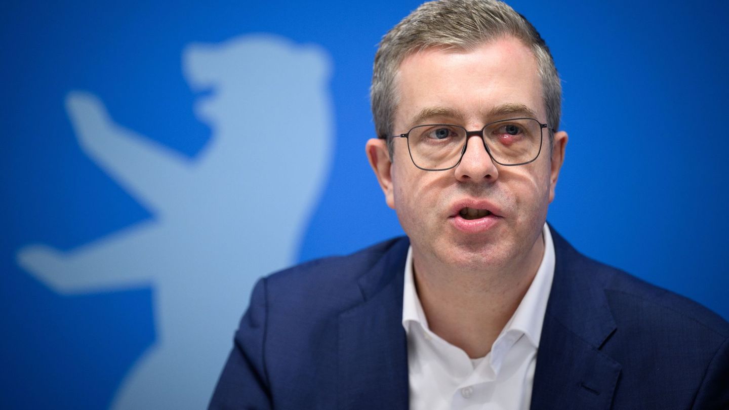 Finanzsenator Stefan Evers (CDU) kennt die Probleme bei der Personalsuche für die Berliner Verwaltung. (Archivfoto) Foto: Bernd