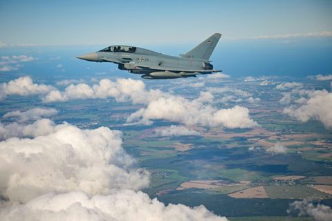 Deutscher Eurofighter bei Übungsflug