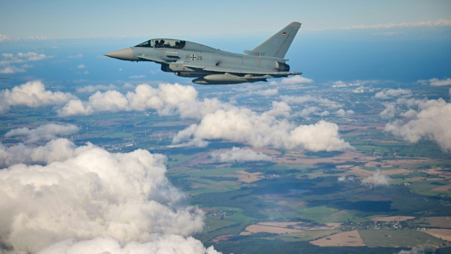 Deutscher Eurofighter bei Übungsflug