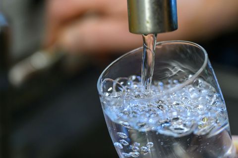 Auch in den nächsten Jahrzehnten soll noch genügend Trinkwasser in Thüringen verfügbar sein (Symbolfoto). Foto: Hendrik Schmidt/