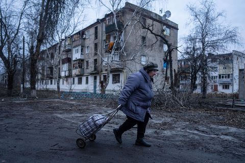 Die Stadt Kupjansk ist nach mehr als drei Jahren Krieg stark zerstört, doch immer noch gibt es auch Zivilisten in der Stadt. (Ar
