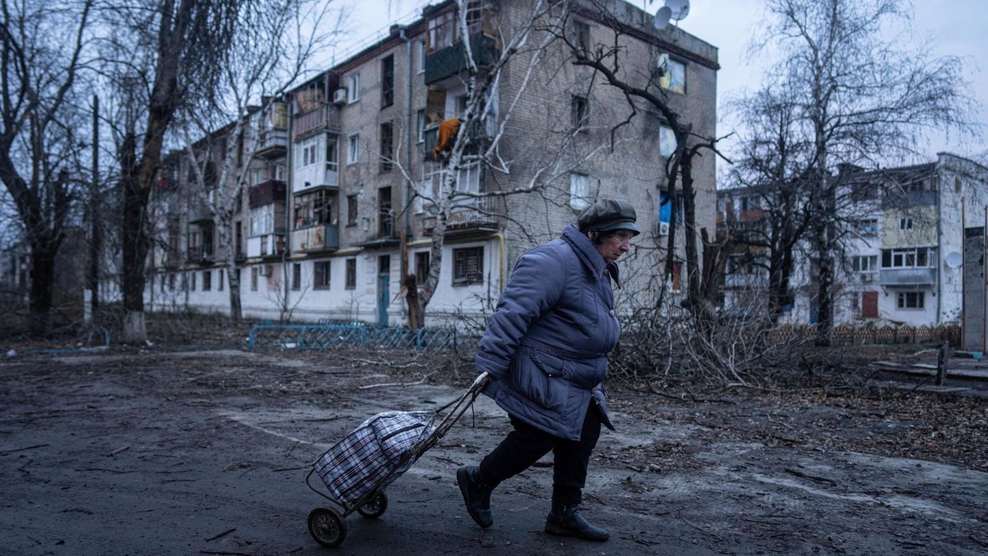 Die Stadt Kupjansk ist nach mehr als drei Jahren Krieg stark zerstört, doch immer noch gibt es auch Zivilisten in der Stadt. (Ar