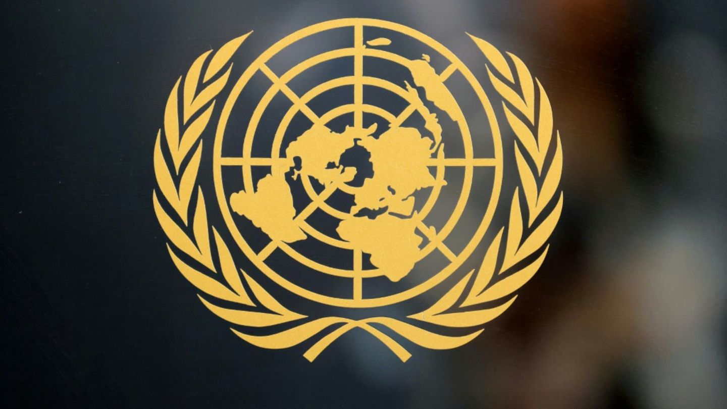 Logo der Vereinten Nationen am Hauptquartier in New York