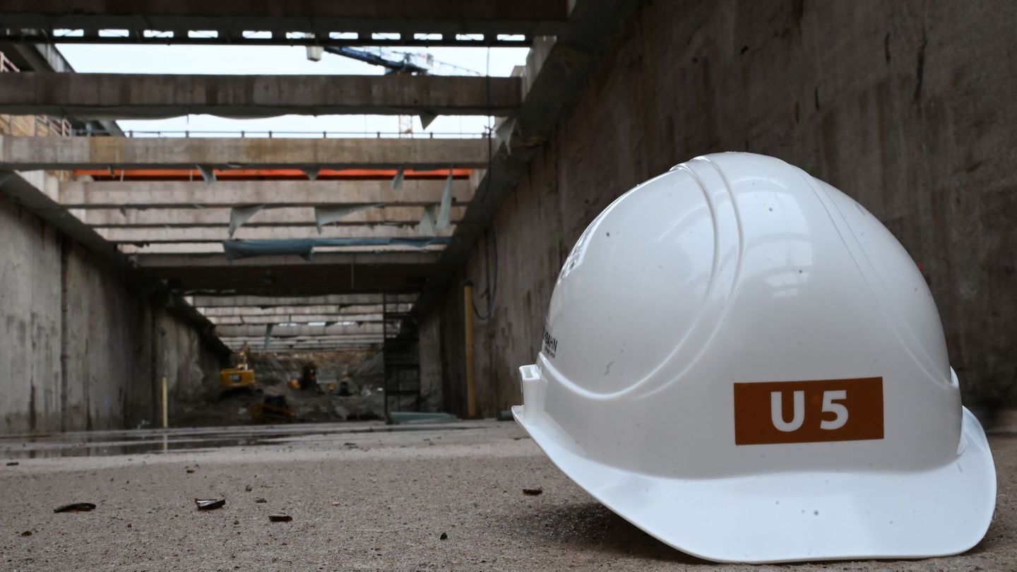Die Strecke der S6 soll um zwei Haltestellen verkürzt werden und die U5 zwei Halte mehr bekommen. (Symbolbild) Foto: David Hamme