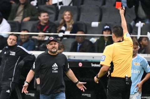 Steffen Baumgart sieht die Rote Karte