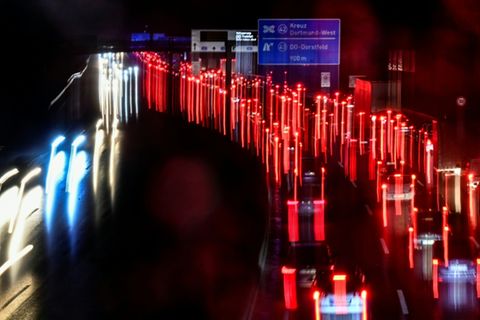 Autobahn bei Dortmund in der Nacht