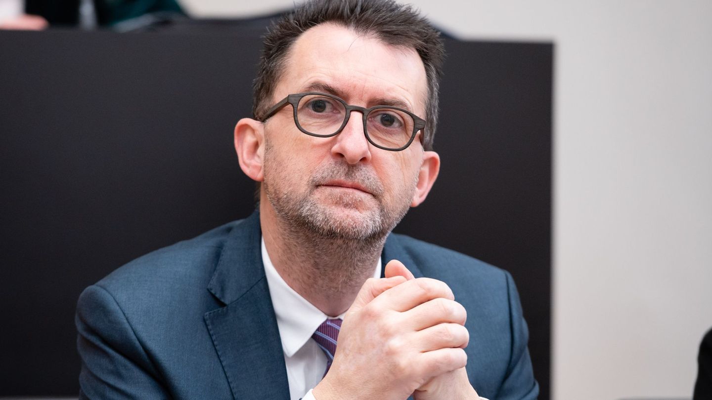 Der saarländische Innenminister Reinhold Jost (SPD) betrachtet die Zunahme der Gewaltorientierung mit Sorge. (Archivbild) Foto: