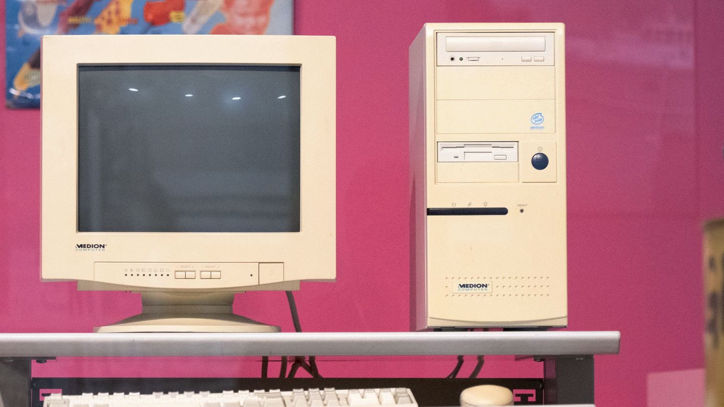 Aus dem Discounter ins Museum: Der Tower-PC von Aldi. Foto: Benjamin Westhoff/dpa