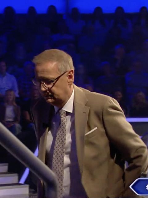 Jauch geht zu seinen Gästen im Publikum
