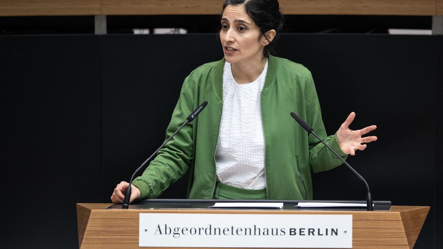 Abgeordnetenhaus-Vizepräsidentin Bahar Haghanipour (Grüne) räumt einen Fehler ein. Foto: Hannes P. Albert/dpa