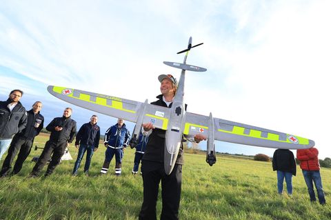 Das BRK stellt eine Erkundungsdrohne für Katastrophen vor. Foto: Karl-Josef Hildenbrand/dpa
