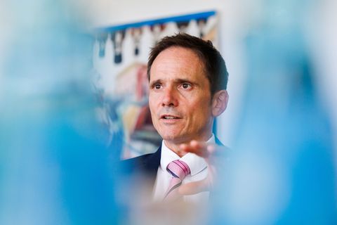 LKA-Chef Mario Germano rät Familien ein Codewort zu vereinbaren, um Trickbetrug zu entlarven. Foto: Lando Hass/dpa