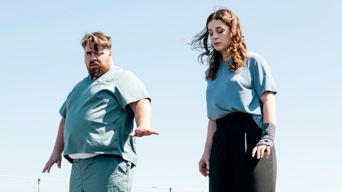 "David und Goliath: Therapie und Praxis": Dina Schwarz (Lou Strenger, r.) versucht Nathan Freye (Tristan Seith, l.) davon abzu