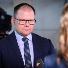 Umweltminister Carsten Schneider (SPD) bei einem Interview im Bundestag
